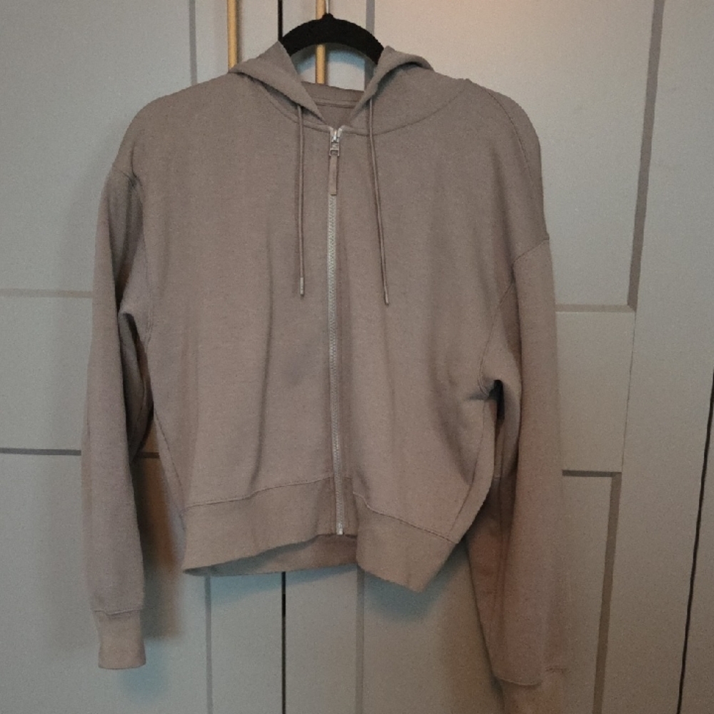 Uniqlo Beige Sweatshirt